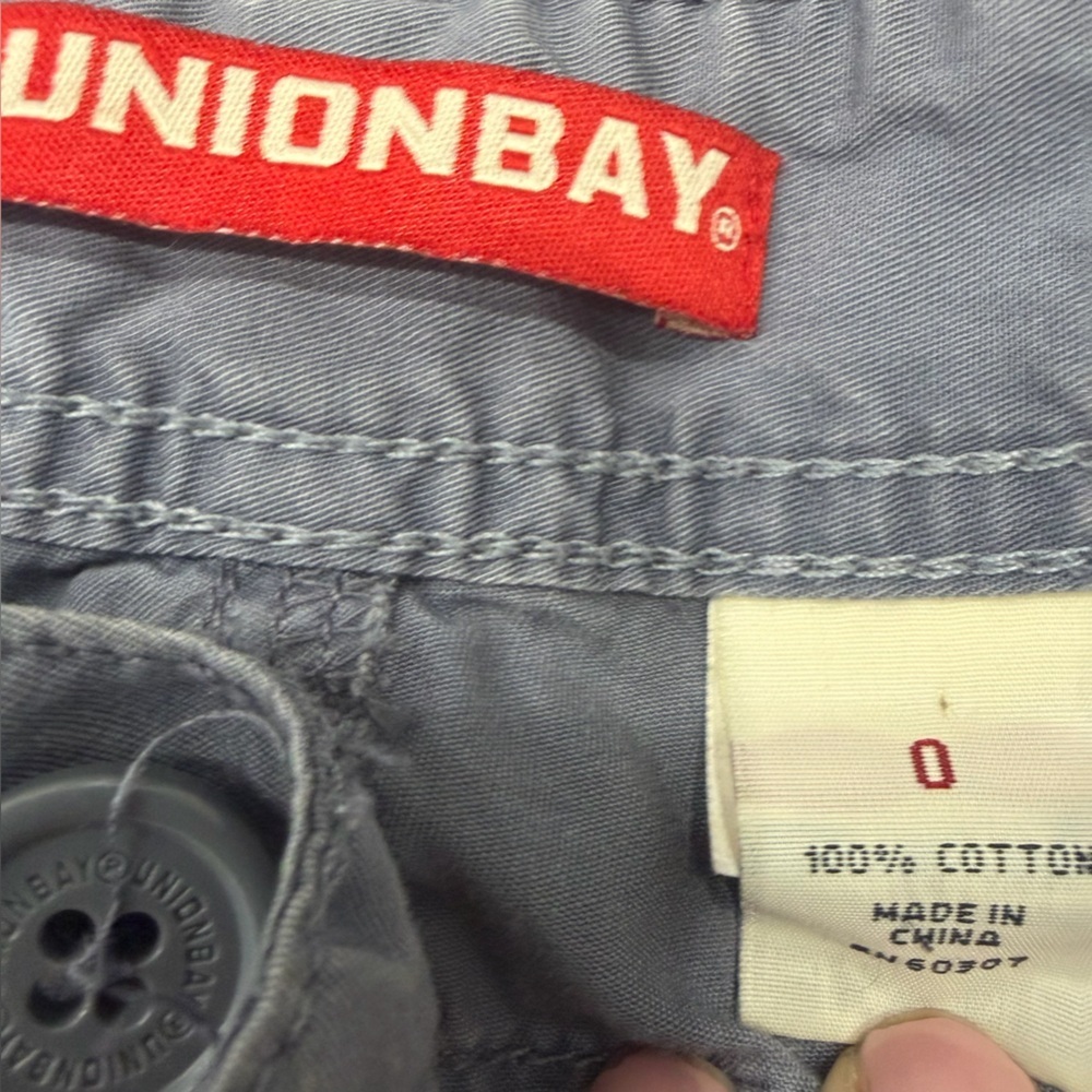 UNIONBAY Gray Cargo Y2K Capris for Women Size 0 - Picture 7 of 7